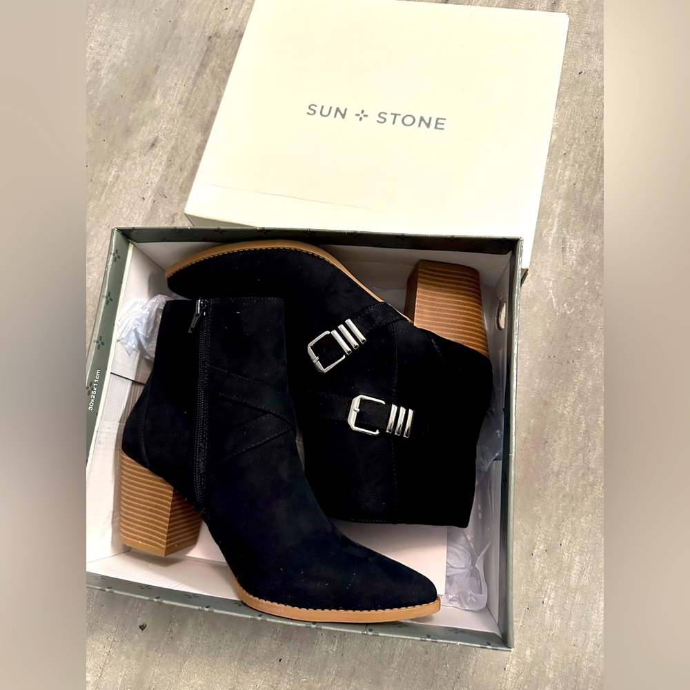 Sun + Stone Elyssaa Pointed-Toe Buckle Booties Size 9.5